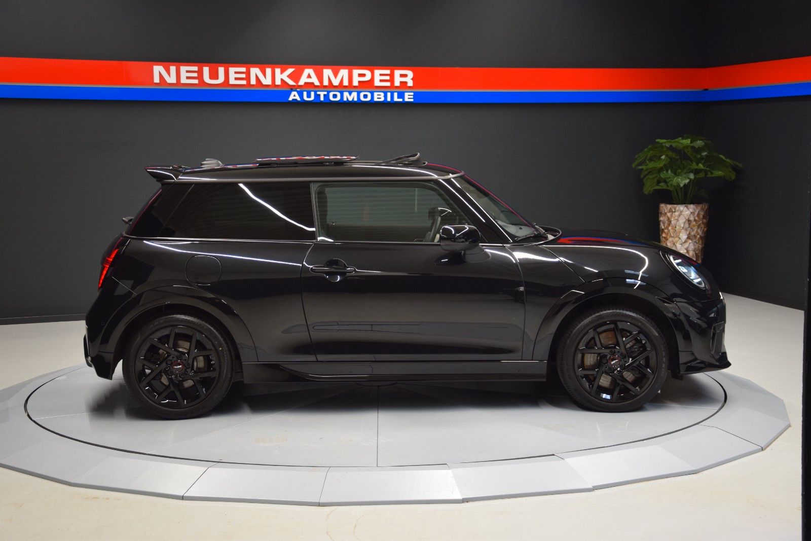 Fahrzeugabbildung MINI John Cooper Works Trim XL Pano H&K HUD Memory
