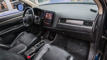 Mitsubishi Outlander - 4