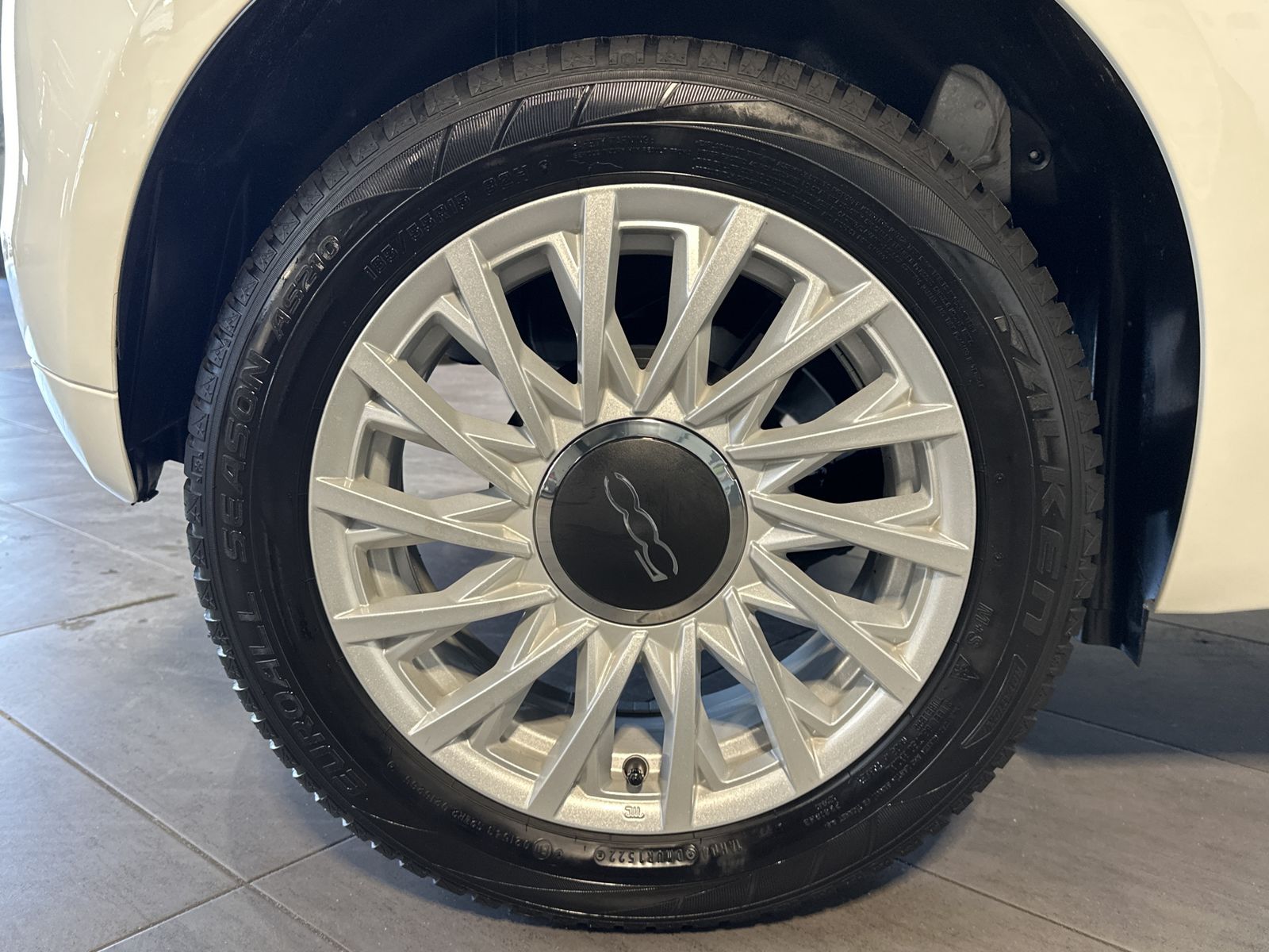 Fahrzeugabbildung Fiat 500 1.0 GSE Dolcevita PANORAMA+KOMFORT-PAKET+PP