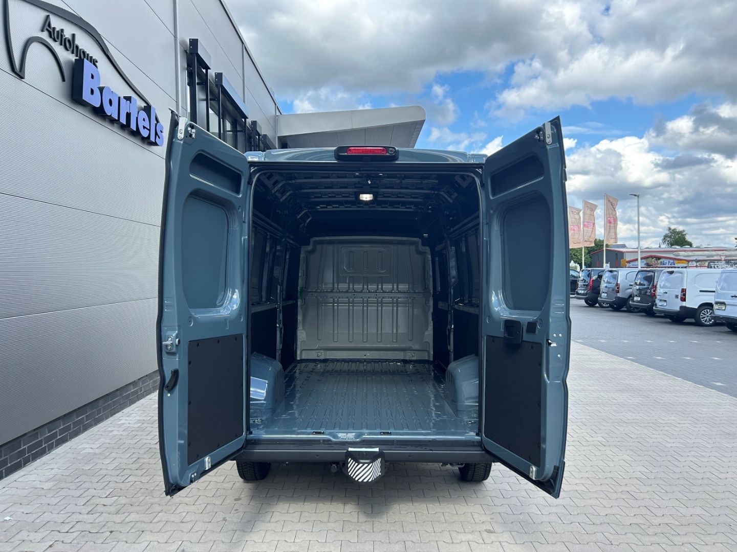 Fahrzeugabbildung Fiat Ducato H2 Kastenwagen 35 L3H2 180 Multijet 10 Zo