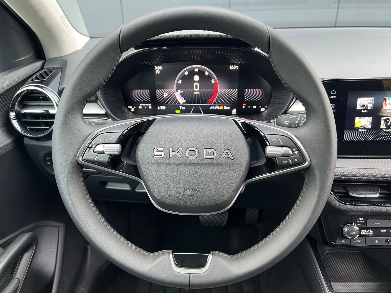 Fahrzeugabbildung SKODA Fabia Edition 130 1.0 TSI DSG *Garantie, LED, 15