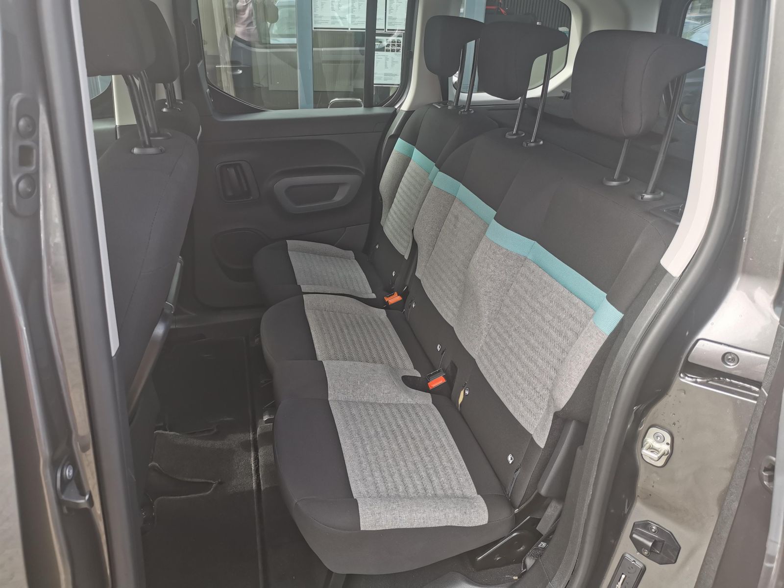 Fahrzeugabbildung Citroën Berlingo Feel M*Sitzhzg*PDC hi*Navi*SichtPaket*
