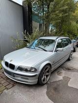 BMW 330i E46 Touring - BMW 330 mit Benzin-Antrieb: Kombi, E46 330i