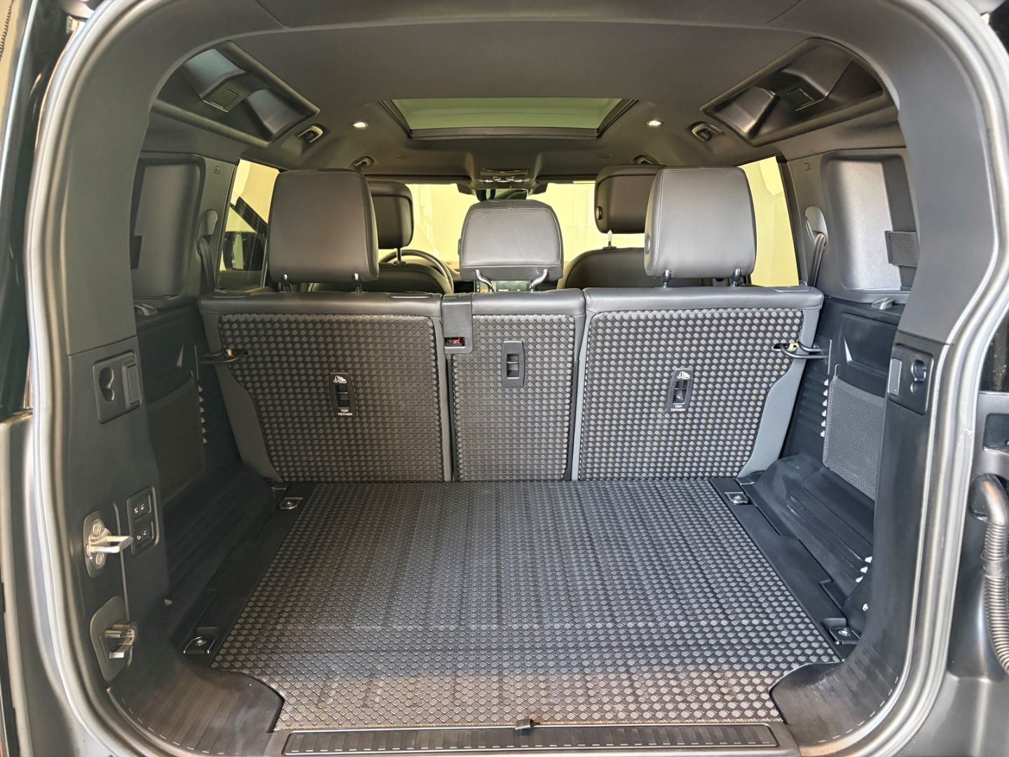 Land Rover Defender - Bild 10