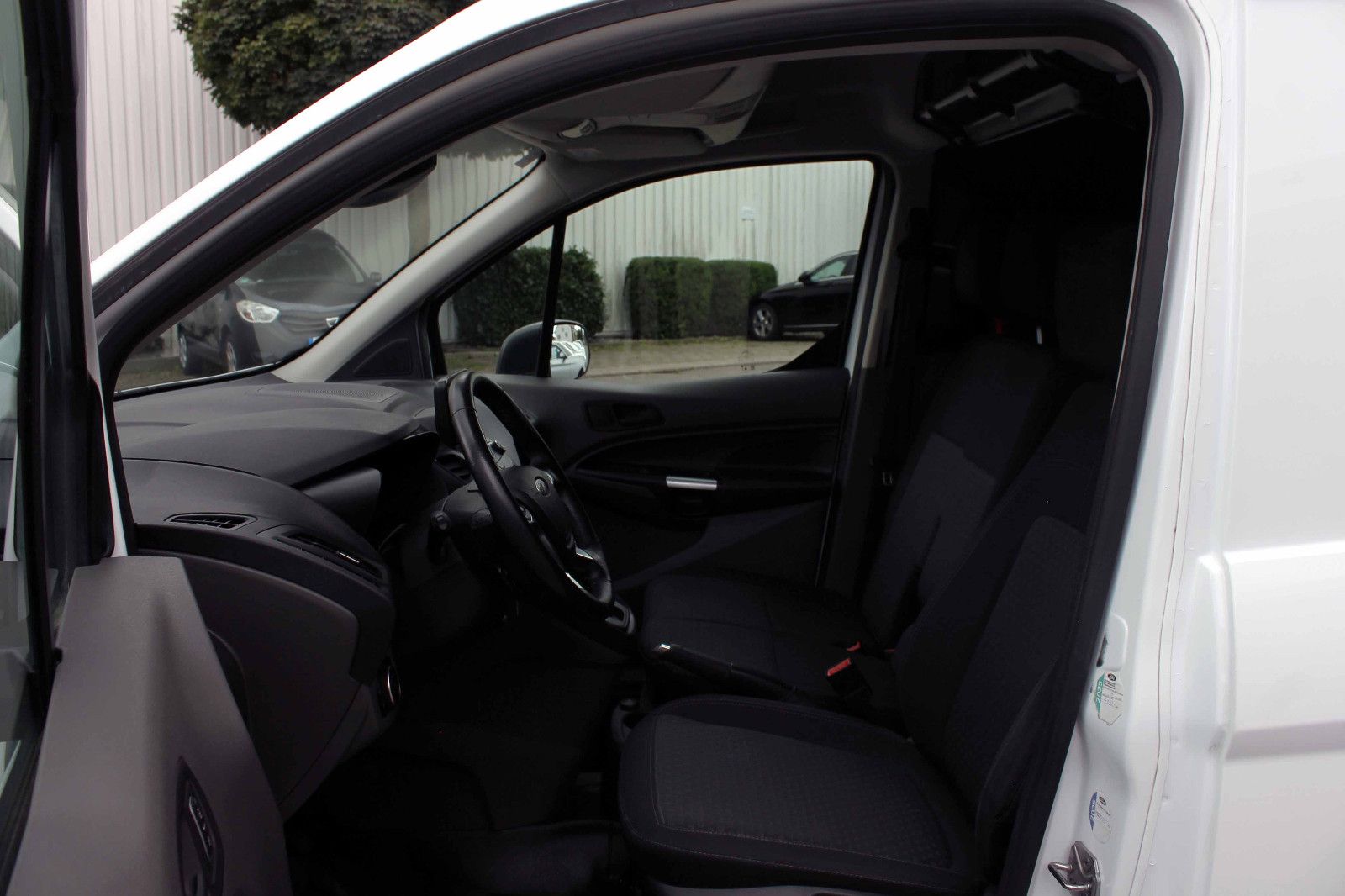 Fahrzeugabbildung Ford Transit Con. 220 L1 Kasten Trend ACC PDC KAM AHK