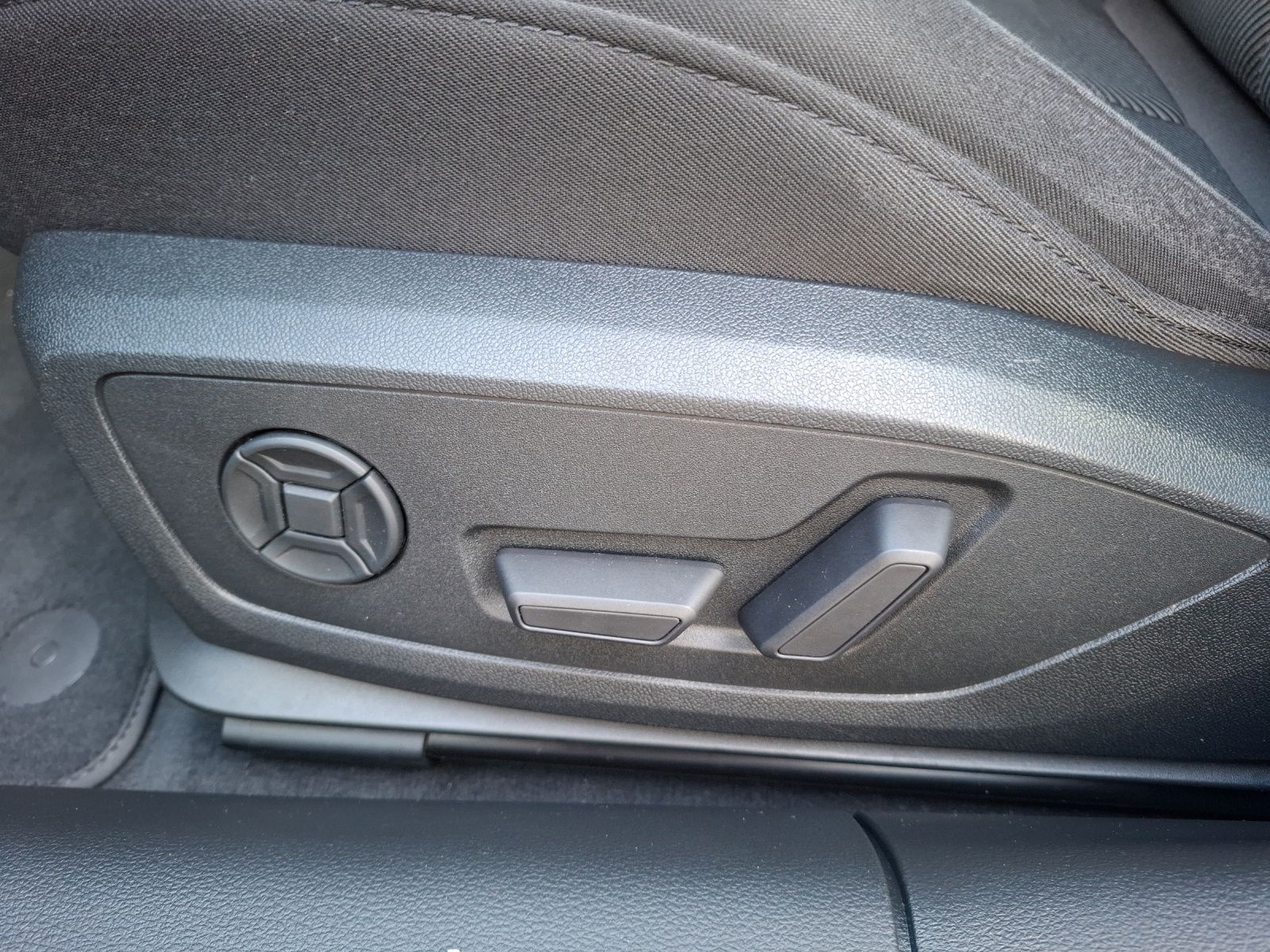 Fahrzeugabbildung Audi A6 Avant 40 TDI sport quattro S-tronic LED Navi