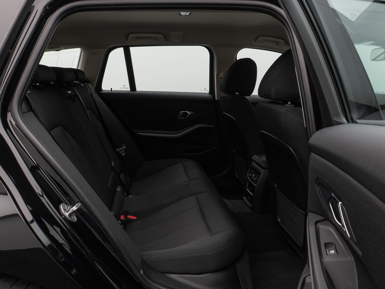 Fahrzeugabbildung BMW 330e xD DAB CockPit+ PDC Geschwindigkeitsreg