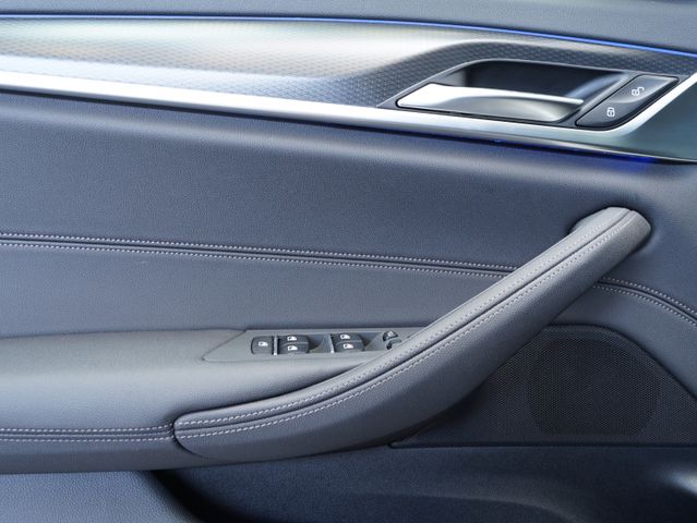 Fahrzeugabbildung BMW 530 i Touring M Sportpaket FACELIFT-MODELL