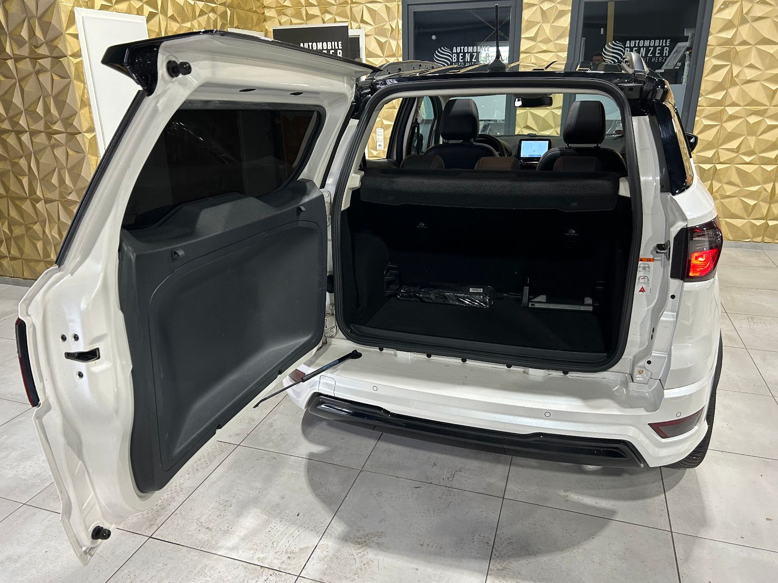 Fahrzeugabbildung Ford EcoSport ST-Line/KAMERA/NAVI/PANO/APPLE/SHZ