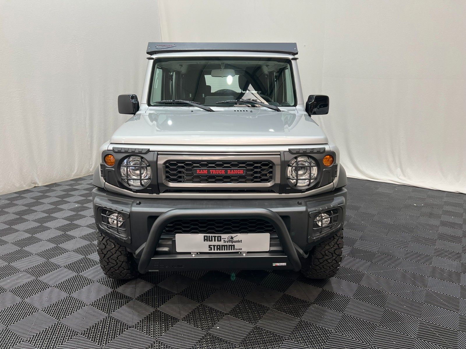 Fahrzeugabbildung Suzuki RTR Jimmy - 4/5 Türer / Offroad Edition