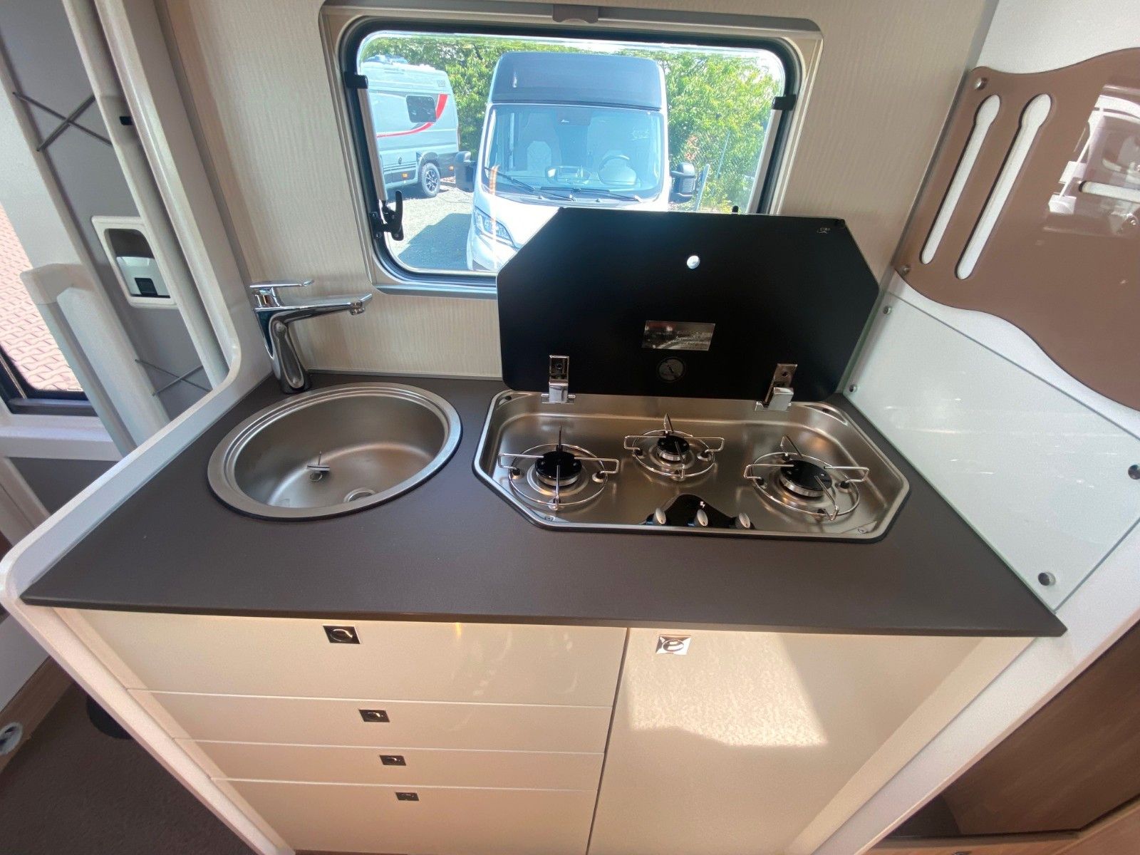 Fahrzeugabbildung Bürstner Limited T 690 G *Hubbett*Safety*Markise*Winterp.