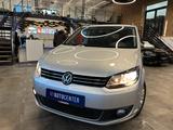 Volkswagen Touran Comfortline BMT *1.HAND*AHK*TEMPO*KLIMA* - Vans bis 10.000 Euro