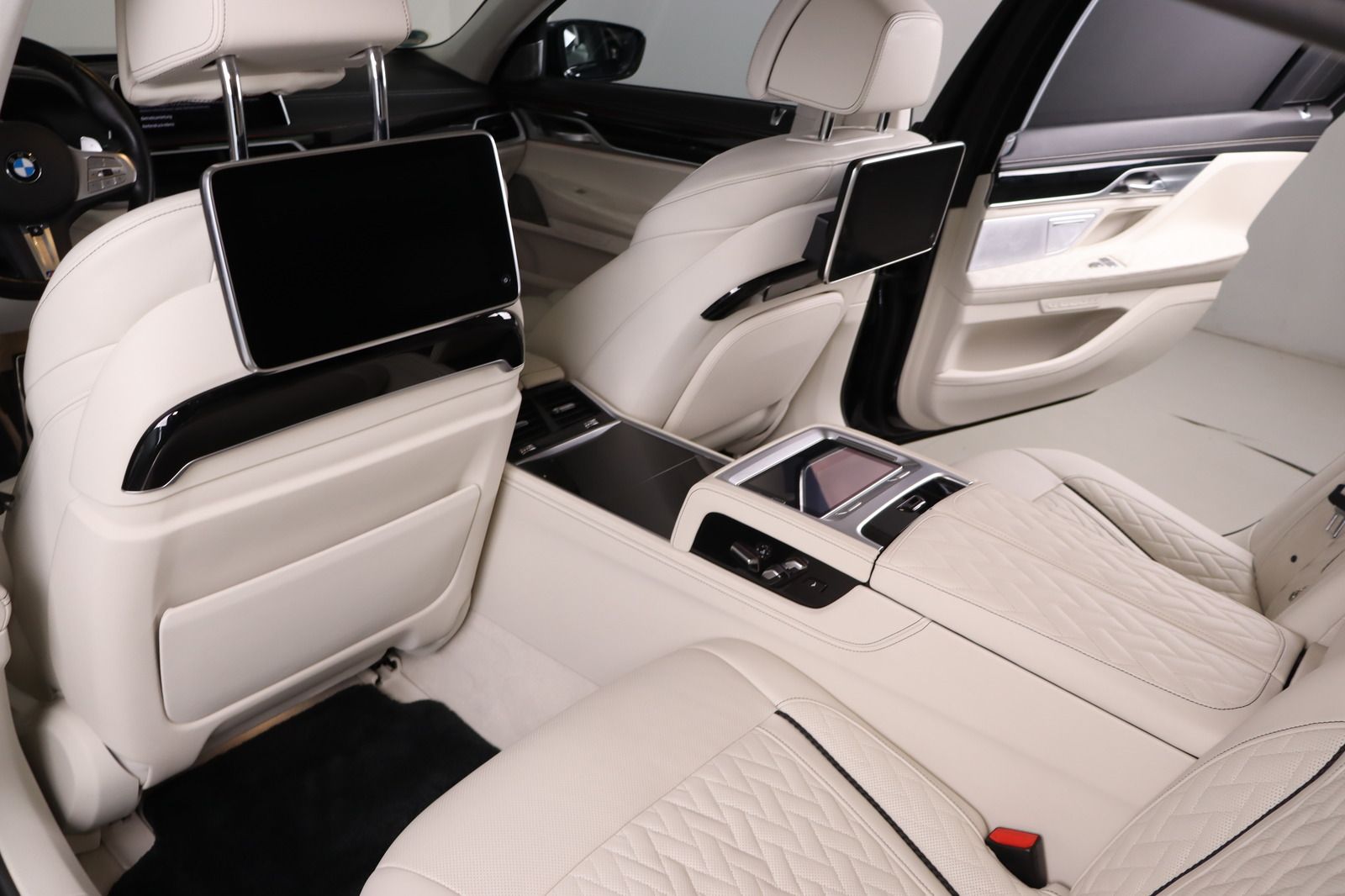 Fahrzeugabbildung BMW 750 L i xDrive M Paket Night-Vision * 4x Massage