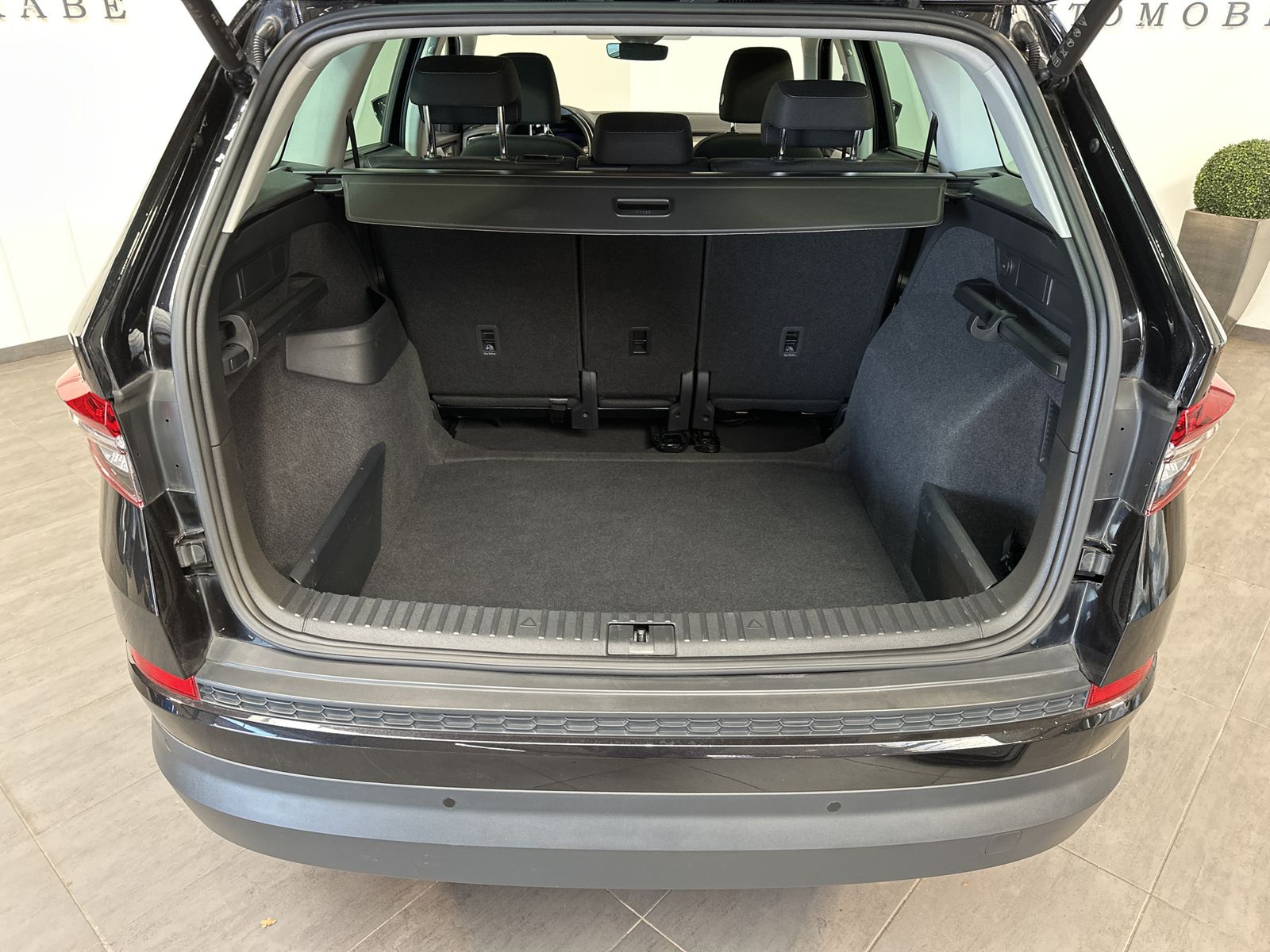 Fahrzeugabbildung SKODA Kodiaq 2.0 TDI DSG Tour NAV+LED+KAMERA+19ZO+ACC