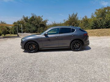 Alfa-Romeo Stelvio - 7