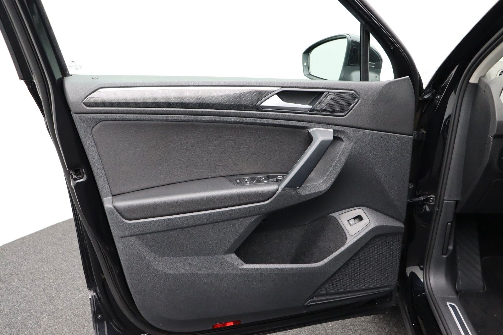 Fahrzeugabbildung Volkswagen Tiguan Elegance 2.0 ACC Matrix AHK