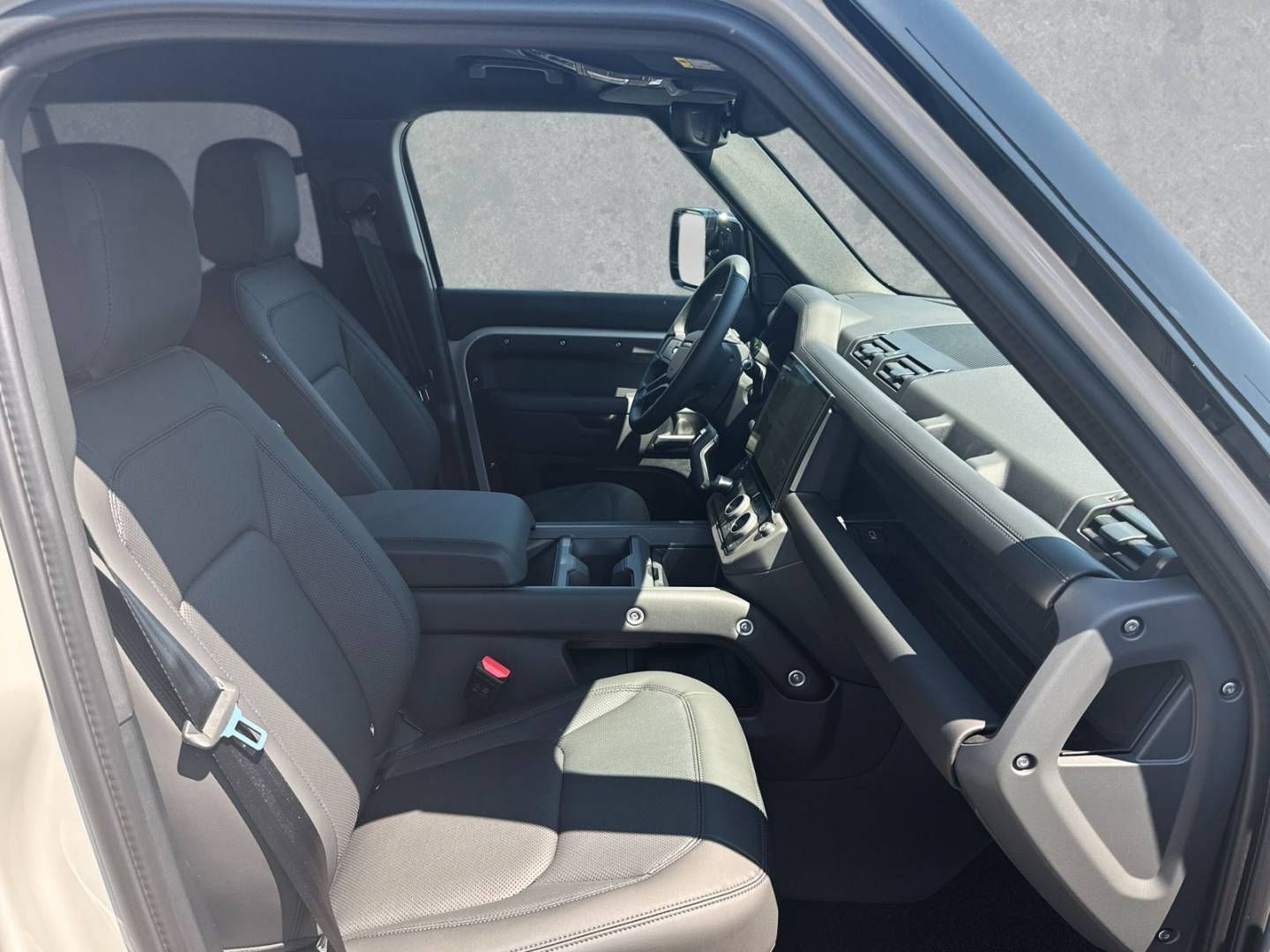 Fahrzeugabbildung Land Rover Defender 110 D250 X-Dynamic SE