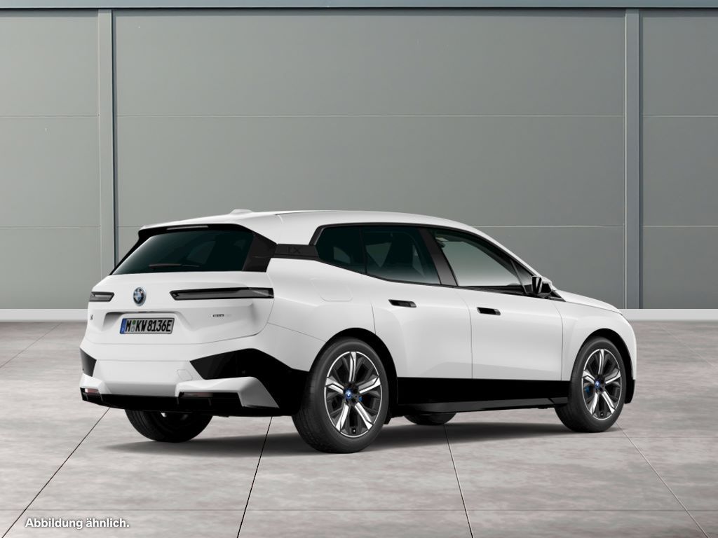 BMW iX xDrive40 Sportpaket ACC 360° H Ksound HUD DAB foto 2