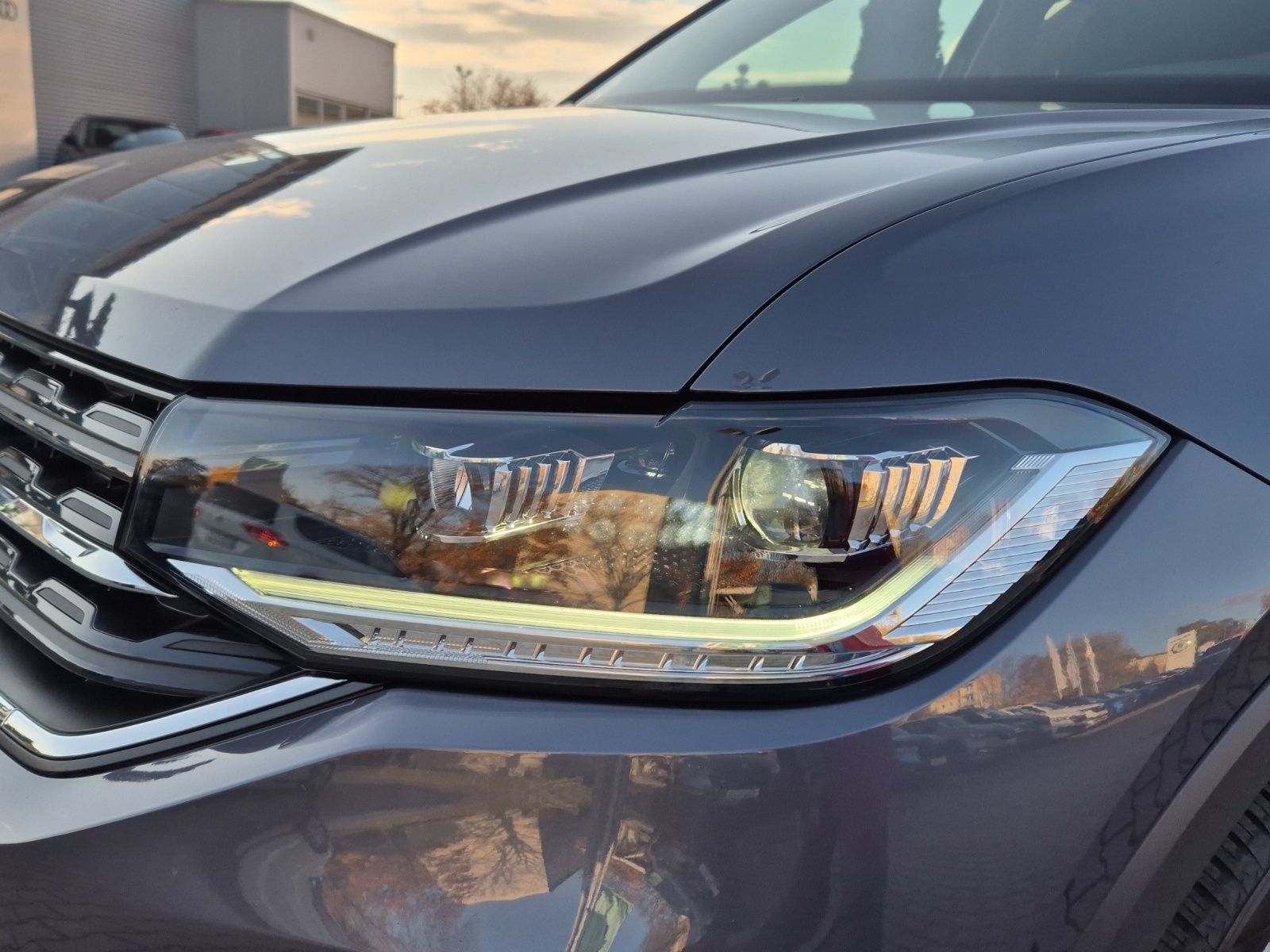 Fahrzeugabbildung Volkswagen T-Cross 1.0 TSI Move DSG LED AHK ACC Navi RearVi