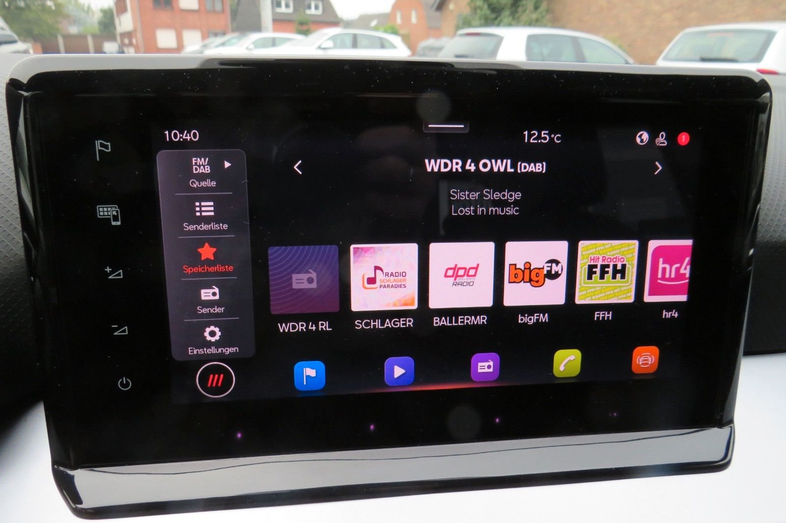 Fahrzeugabbildung SEAT Arona FR DSG NAVI SITZH. KAMERA ACC ASSISTENT-PA