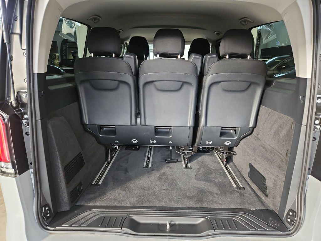 Fahrzeugabbildung Mercedes-Benz EQV 300 lang Nav Distronic Sitzhzg LED RFK Vorkl