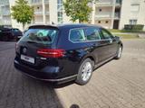 Volkswagen Passat Variant 2.0 TDI Highline Navi LED ACC SHZ - VW Passat Variant Gebrauchtwagen in Stuttgart