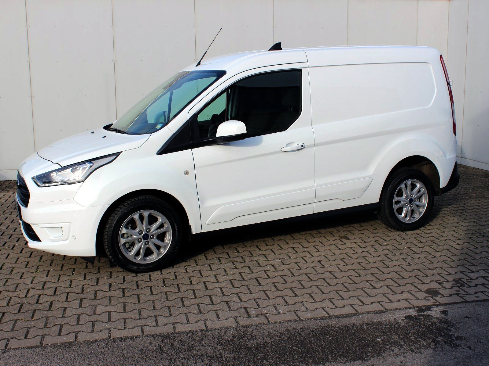 Fahrzeugabbildung Ford Transit Connect Kasten Limited 1,5 EcoBlue