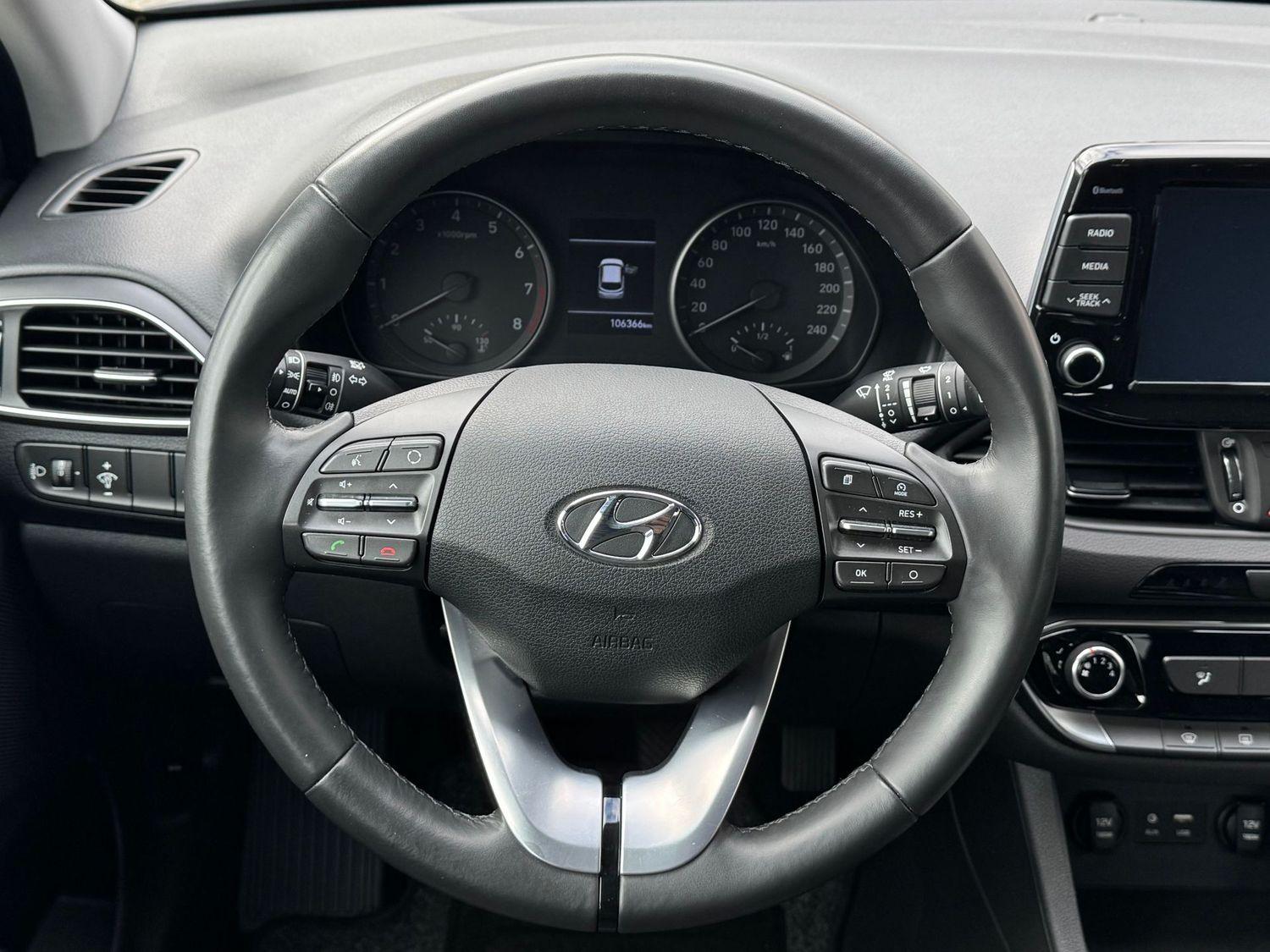Hyundai i30 Select Kamera CarPlay Navi SHZ Tempom.