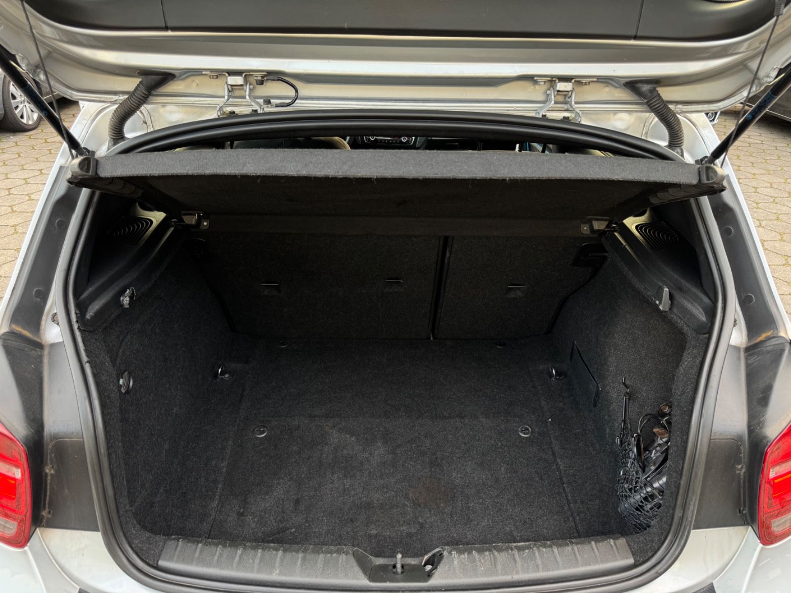 Fahrzeugabbildung BMW 118 i* M Paket*LED*Bi-xenon*Alcantara*8Fach