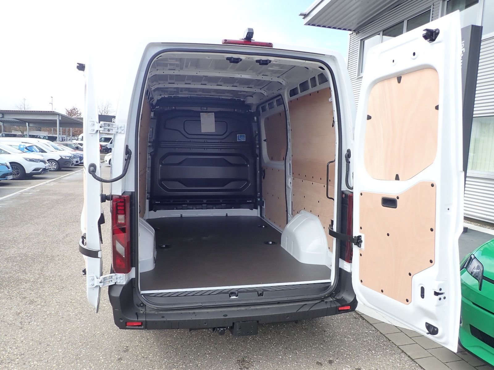 Fahrzeugabbildung Renault Master Kastenwagen FWD Kasten extra L2H2 3,5t Bl