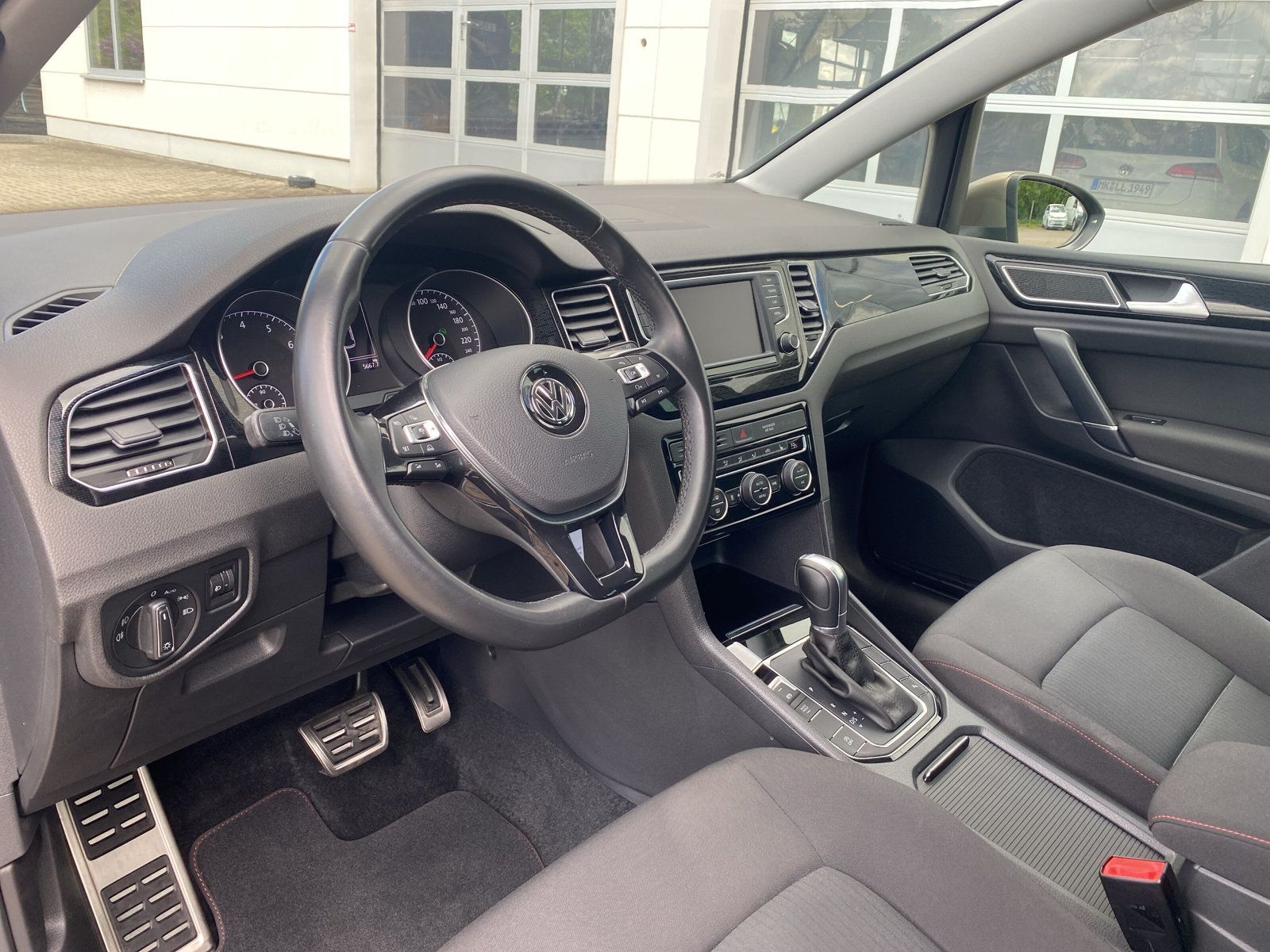 Fahrzeugabbildung Volkswagen Golf Sportsvan 1.2 TSI DSG Sound KAMERA APP BLIN