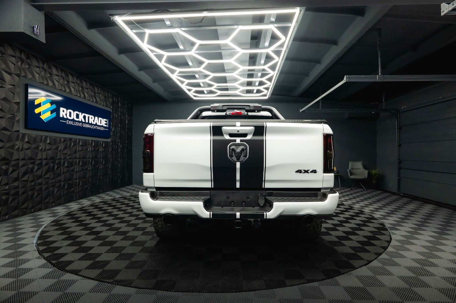 Fahrzeugabbildung Dodge RAM 5.7 V8 HEMI 4x4 OFFROAD LONGBED AXLE LOCK