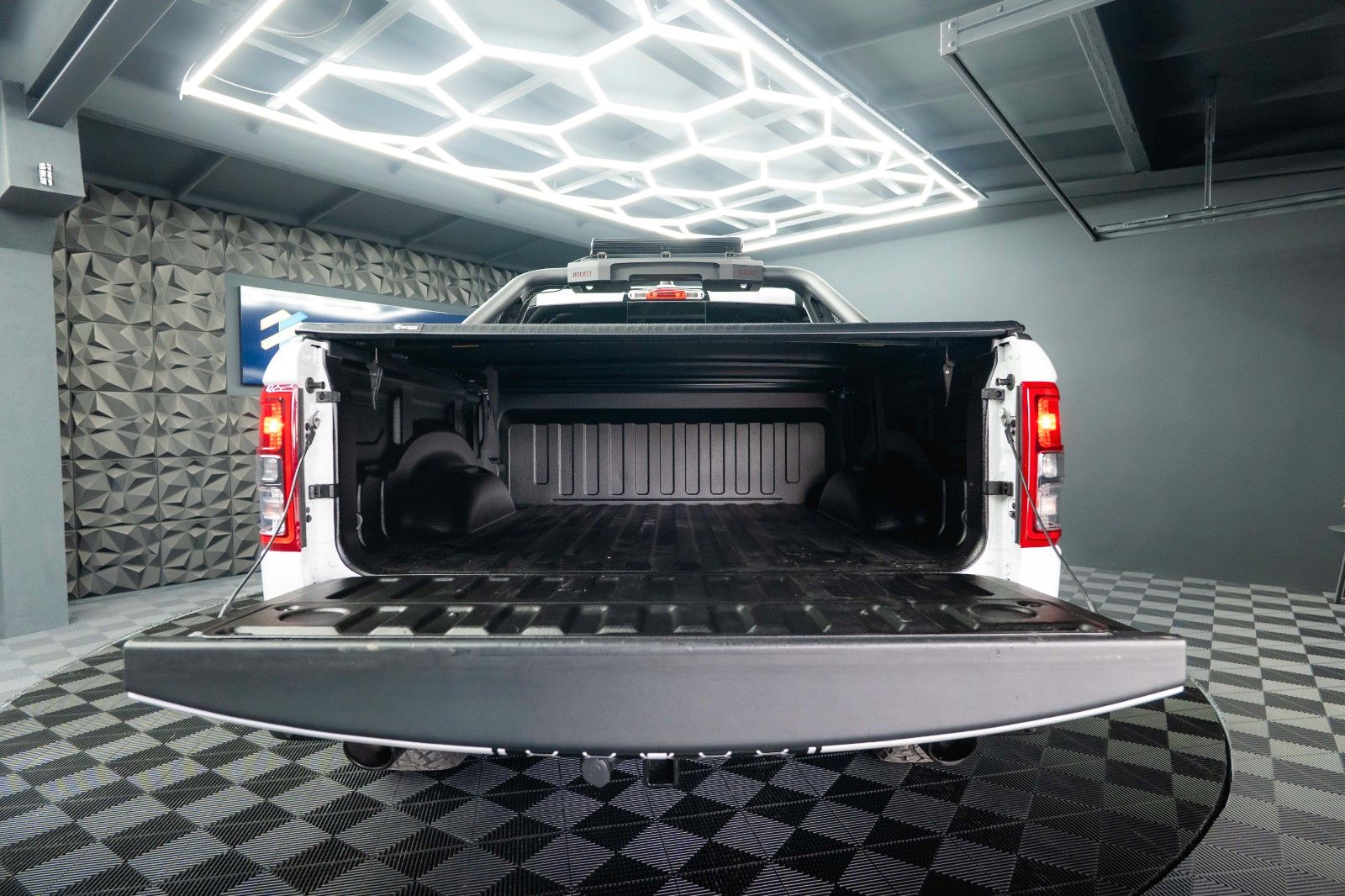 Fahrzeugabbildung Dodge RAM 5.7 V8 HEMI 4x4 OFFROAD Night-Paket *LED*