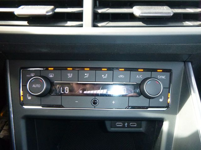 Fahrzeugabbildung Volkswagen Polo VI 1.0 TSI Highline>NAVI/Einparkhilfe/SHZ