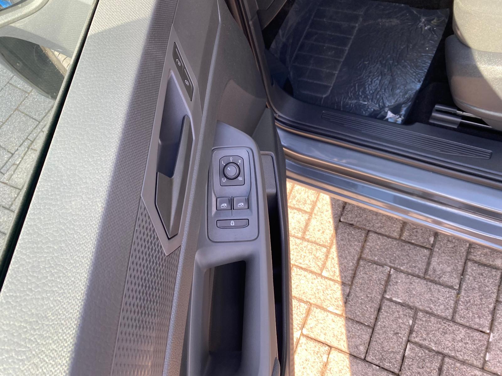 Volkswagen Caddy Maxi*DSG*7-SITZE*LED SW*PDC vo&hi&KAM*Sihz