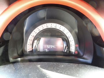 Renault Twingo Techno Electric, 8-fach bereift