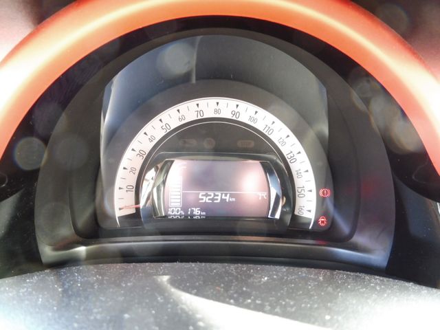 Renault Twingo Techno Electric, 8-fach bereift