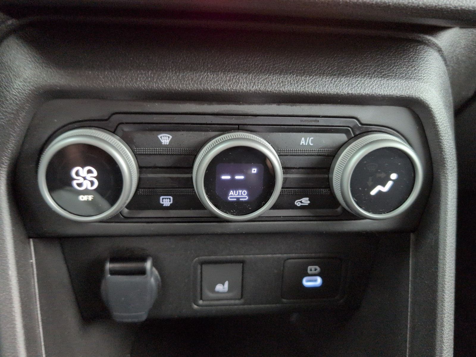 DACIA Jogger TCe 110 Extreme+ 7-Sitzer Navi – Bild 17