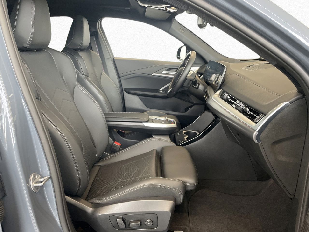 BMW iX2 - Bild 13
