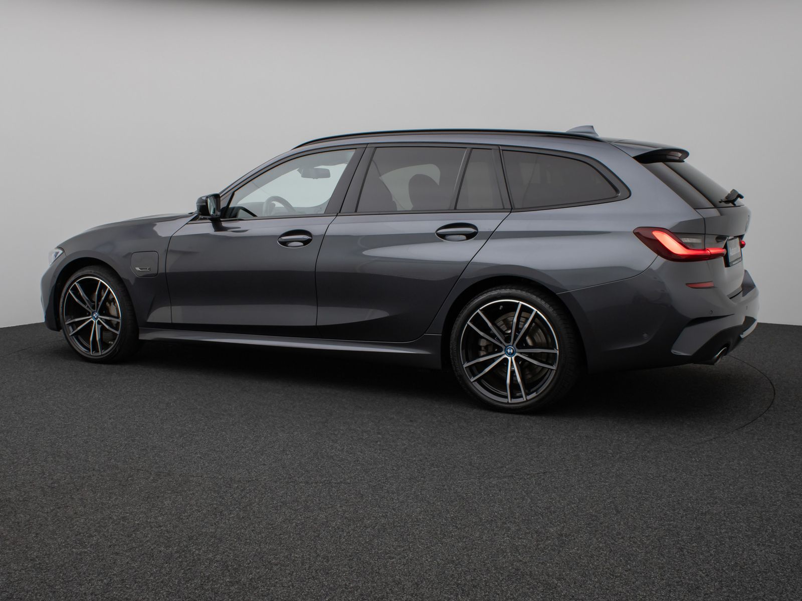 Fahrzeugabbildung BMW 330e M Sport Laser 360°HUD DAB Stop&Go Komfort