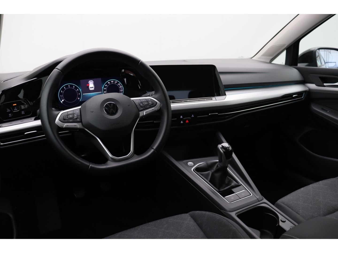 Fahrzeugabbildung Volkswagen Golf VIII Variant Life AHK SHZ ACC