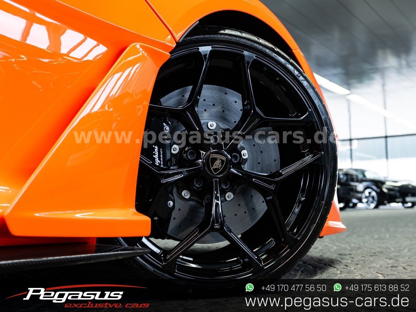 LAMBORGHINI Revuelto - 24