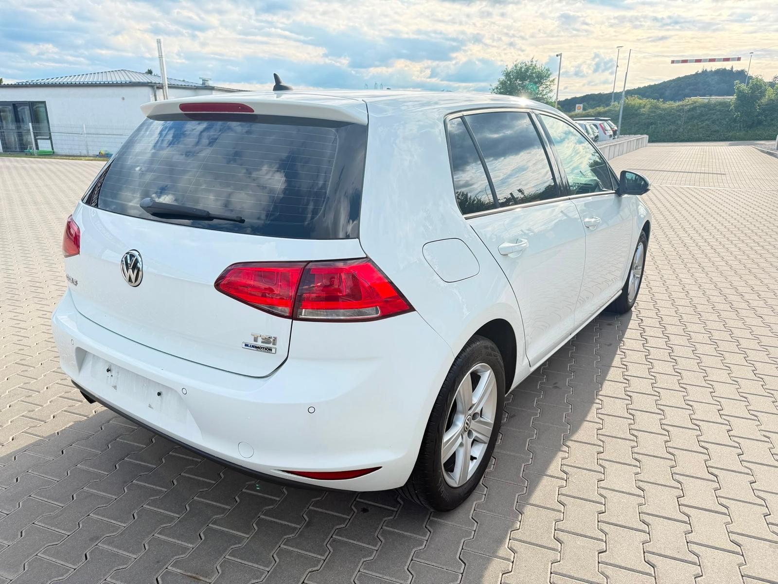 Volkswagen Golf VII Lim. Trendline BMT Aut.