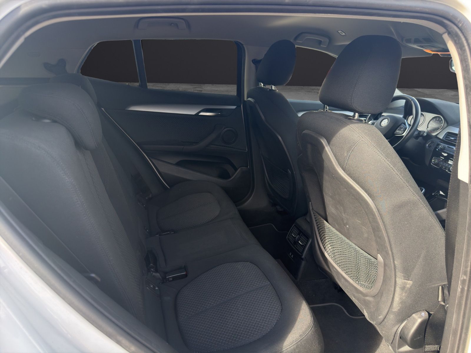 Fahrzeugabbildung BMW X2 sDrive 18 i Advantage/Performance/Tempomat/