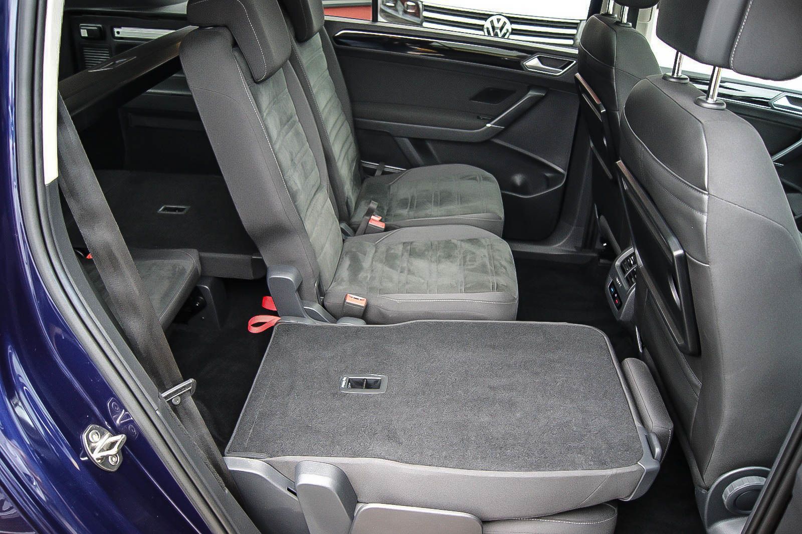 Fahrzeugabbildung Volkswagen Touran 14TSI Highline DSG PANORAMA STDHZG 7SITZE