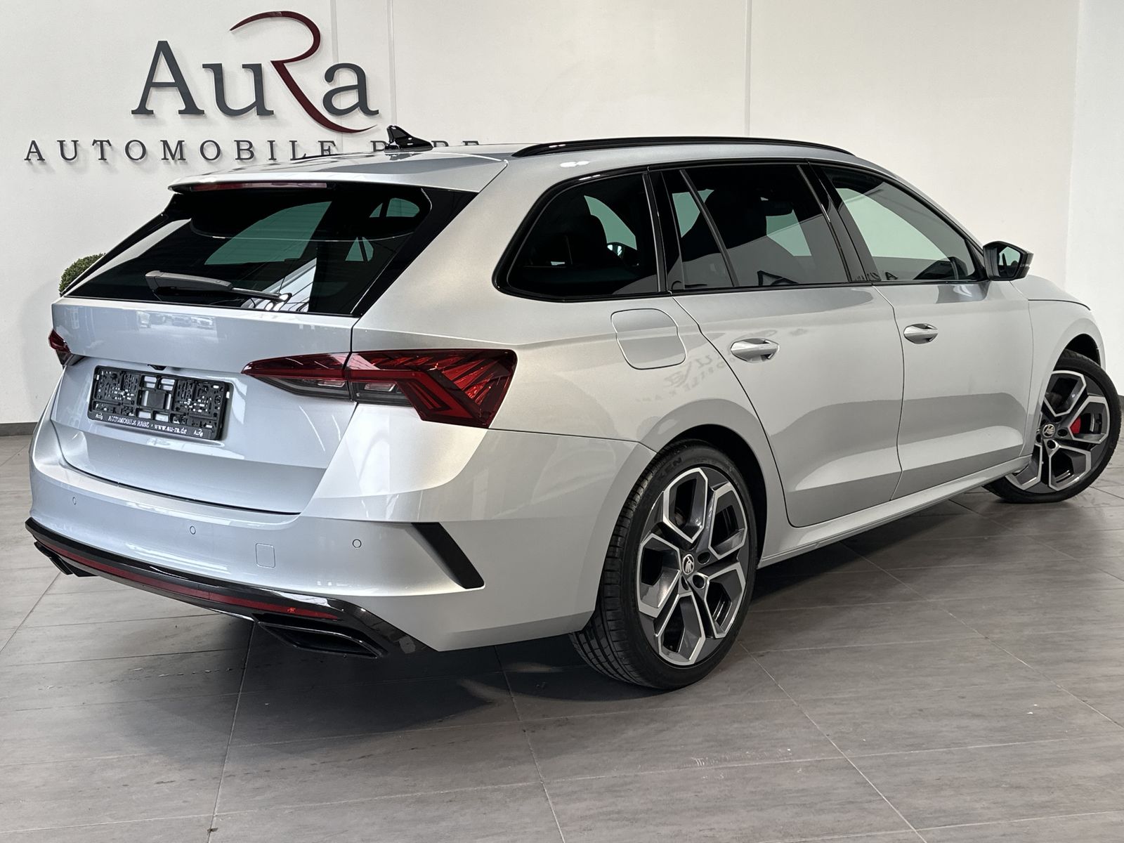 Fahrzeugabbildung SKODA Octavia Combi 4x4 RS NAV+LED+PANO+ACC+AHK+19ZOLL