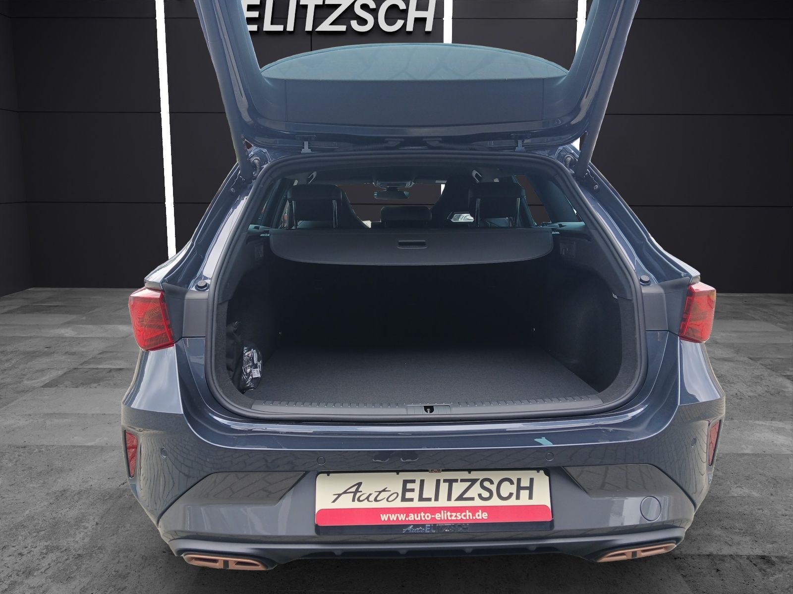 Fahrzeugabbildung CUPRA Leon Sportstourer VZ 1.5 e-Hybrid MATRIX AHK