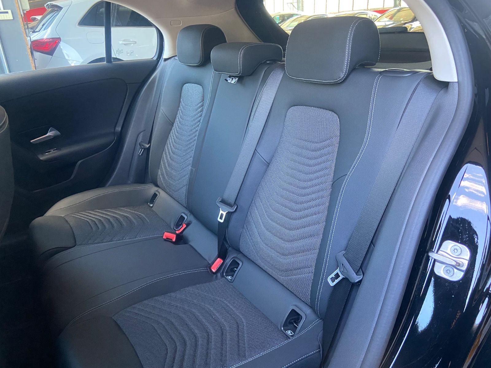 Mercedes-Benz A 180d Kamera Leder LED foto 11