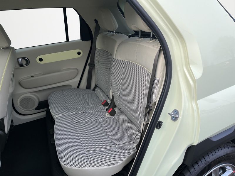 Fahrzeugabbildung Hyundai INSTER EV TREND Effizienz-P Dachreling