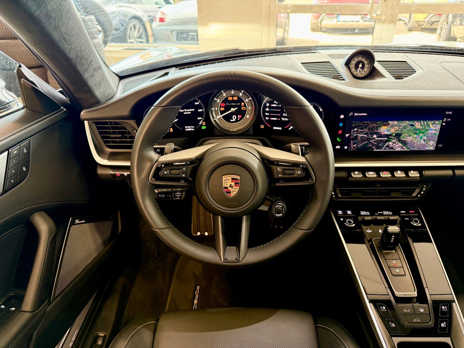 Fahrzeugabbildung Porsche 911 992 Turbo S LIFT/SportDesign/Glasdach/ACC